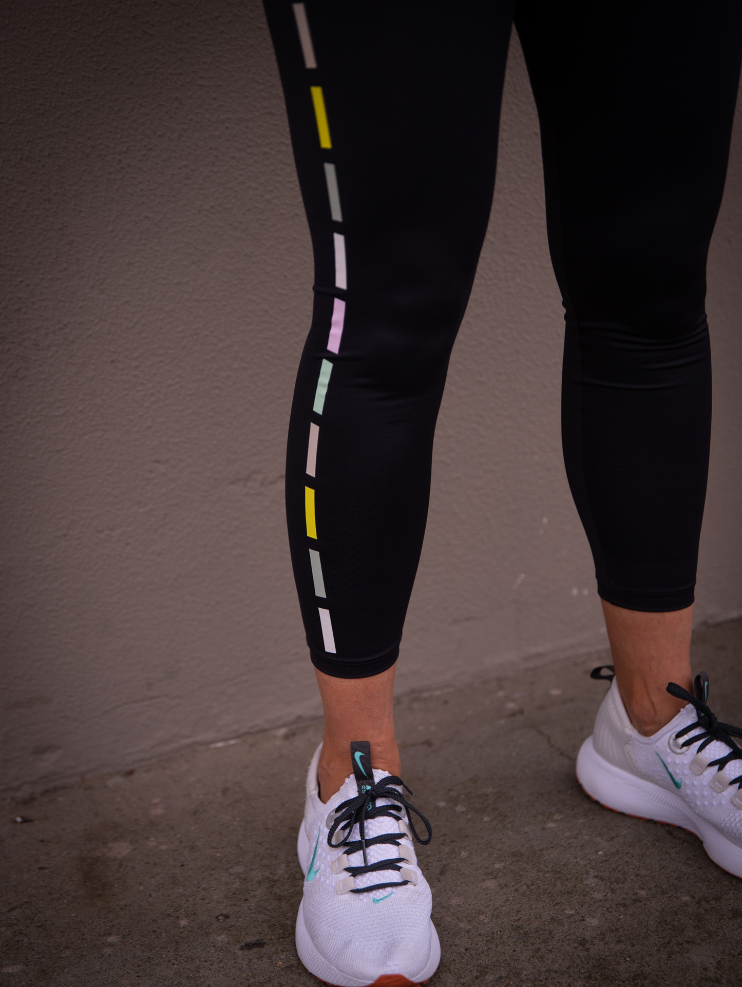 Dashed Legging